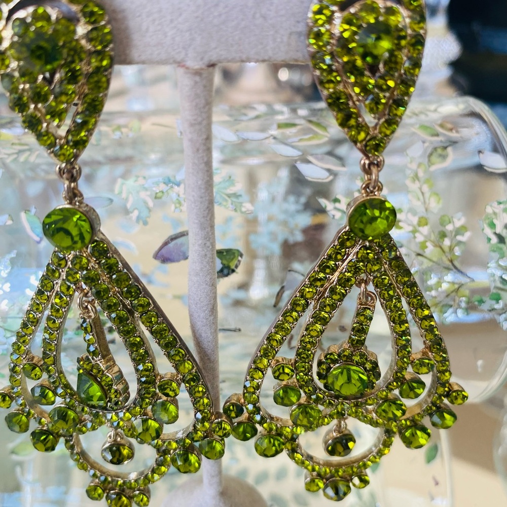 GREEN & GOLD BEAUTIFUL CHANDELIER Earrings. Unique & Brand New